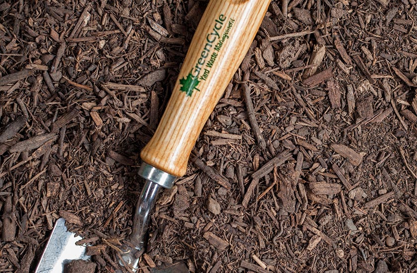 fine grind hardwood mulch with spade